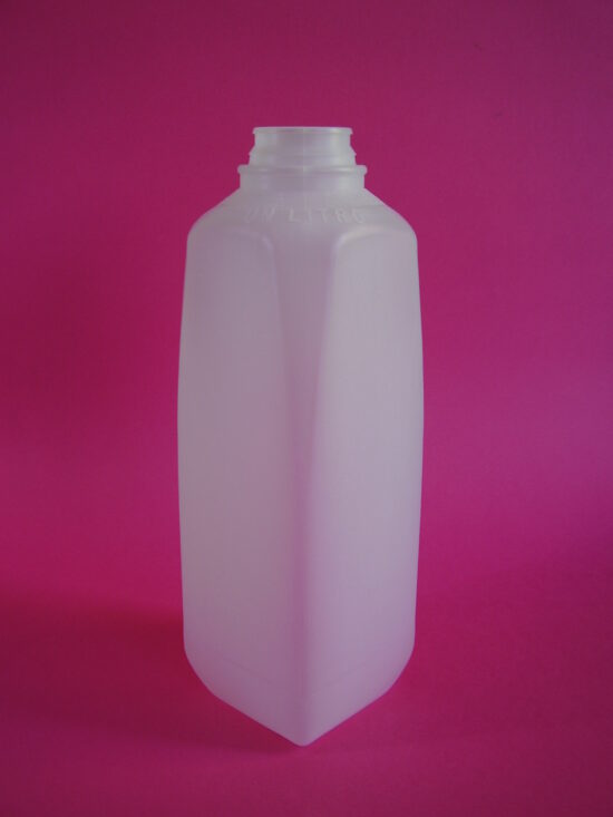 Envase plástico con capacidad de 1 litro para leche o jugo
